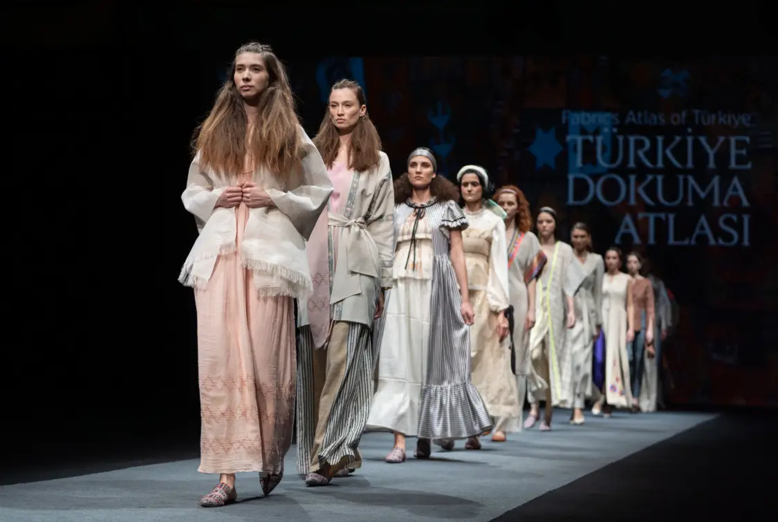 نمایشگاه اطلس بافی شرکت ووگ